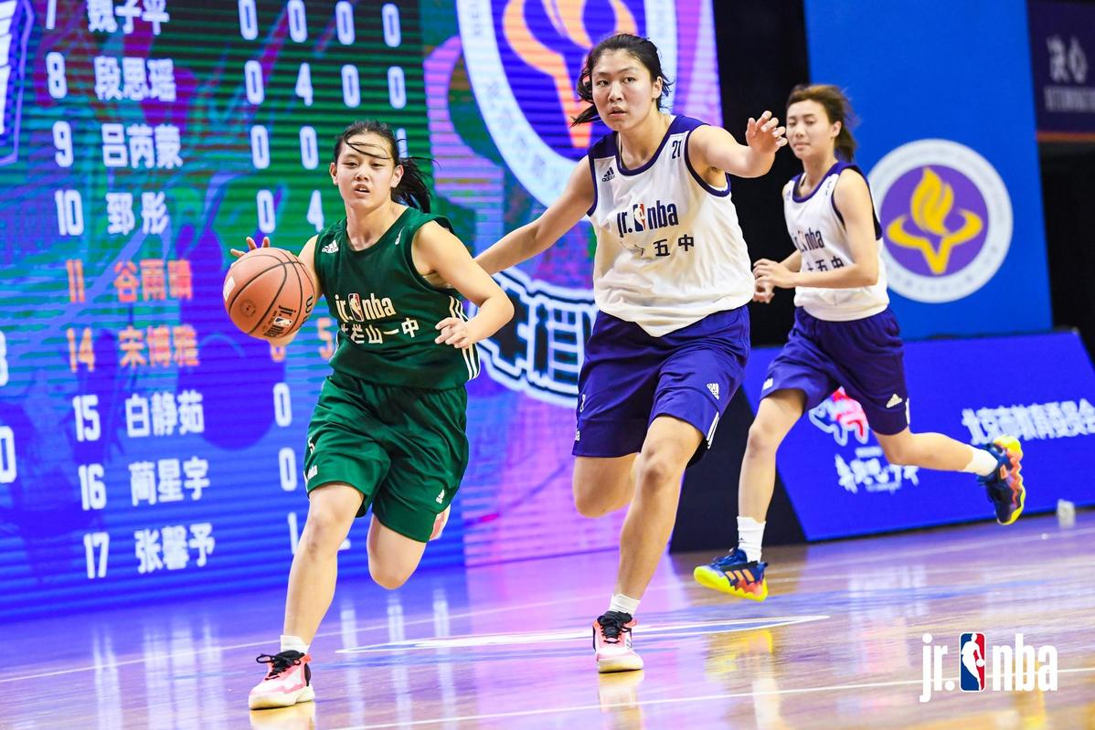 帕福斯体育总监：大卫·路易斯非常职业且伤病少，他很快同意加盟