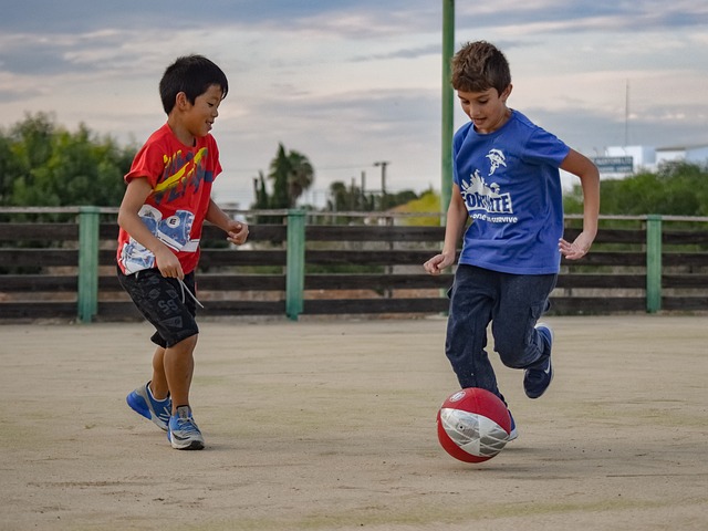 记者：维尼修斯女友在美国涉嫌欠税，可能无法陪他参加世界杯